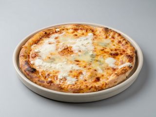 133. Pizza Formaggio Média