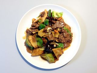 Carne de Vaca cortada fina com pimentão