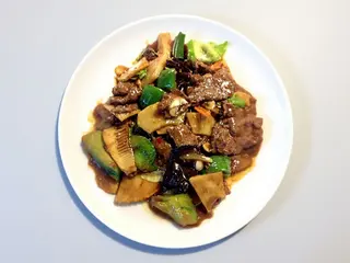 Carne de Vaca com verduras picantes