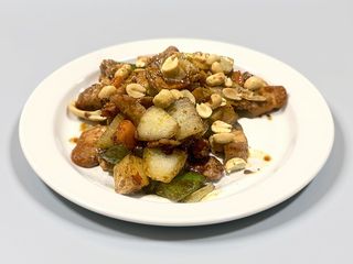 76. Porco Picante com Amendoins