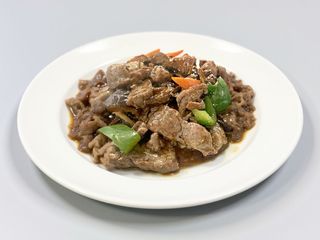 88. Carne de Vaca com Molho de Feijão Preto