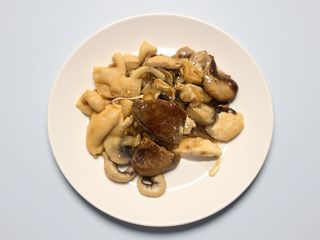 52. Frango com Bambu e Cogumelos Chineses