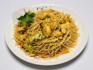 44 Massa de Arroz com Frango