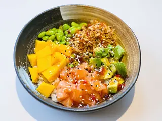 Poke Bowl de salmão 