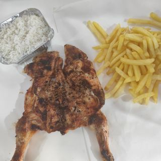 Frango c/ guarnição para 2 pessoas c/arroz e batata