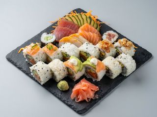 Combinados só frio love sashimi(12peças) com sashimi