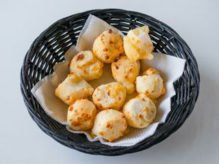 Mini Pão de Queijo