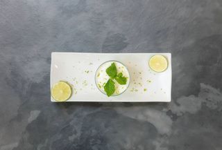 Mouse de Ananás com Raspas de Lima