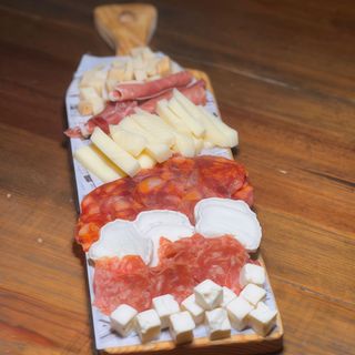 Tábua de Queijos e Enchidos