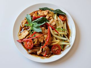 25. Kai-Pad-Nam-Pik-Paw