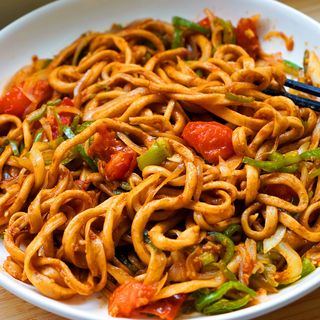 Massa chinesa com vegetais