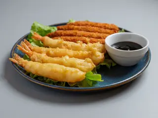 C5-Gambas panadas e tempura