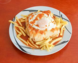 Francesinha de Frango 