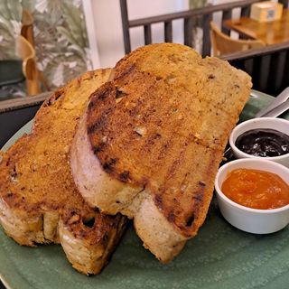 Torrada de chapata com nozes