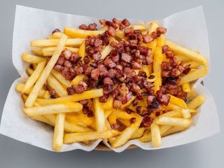 Batata Frita com Cheddar e Bacon