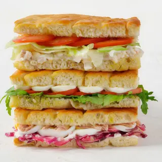 Focaccia de Tomate, Mozzarella e Pesto