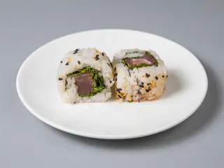 Uramaki de Atum e Rúcula (8 peças)
