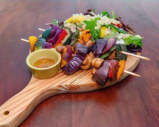 Espetada de legumes c/ molho mostarda e mel