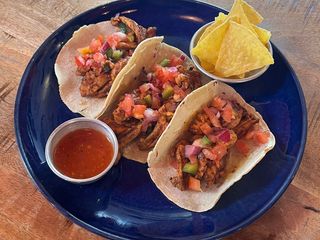 Tacos de Coloradito de Pollo