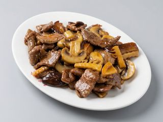 Carne de Vaca com com Cogumelo Chinês e Bambu