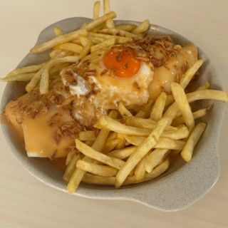 Cachorro especial com molho de francesinha