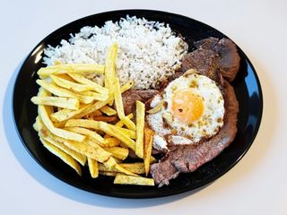 Bitoque com Batatas Fritas e Arroz