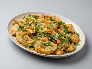 BIFES DE FRANGO COM CEBOLADA