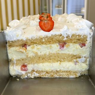 Bolo Leite Ninho com Morangos