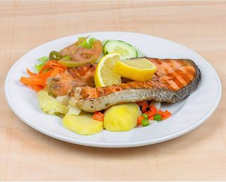 Dourada Grelhado c/ Legumes e Salada