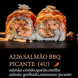 A226.URAMAKI SALMÃO BBQ PICANTE