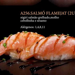 A256.NIGIRI SALMÓ FLAMEJAT