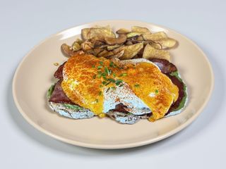 Tosta Benedict Bacon