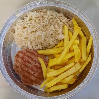 Hambúrguer com Batata Frita e arroz