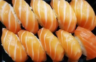 S3. Nigiri de Salmão