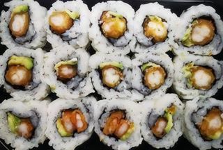 S18. Califórnia de Gambas Panadas com Abacate