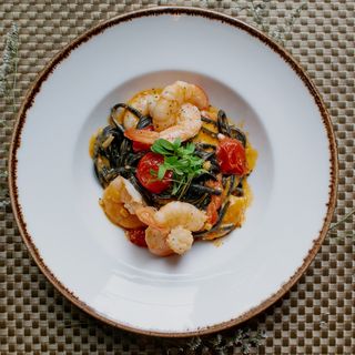 Spaghetti Nero com Gambas