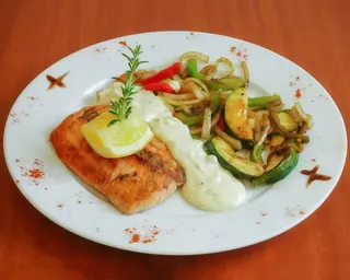 Peixe Grelhado com Molho de Limão