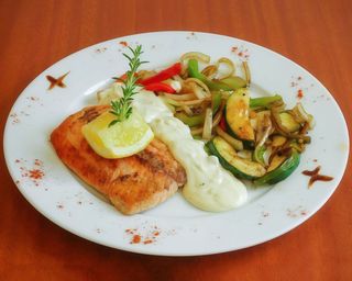 Peixe Grelhado com Molho de Limão