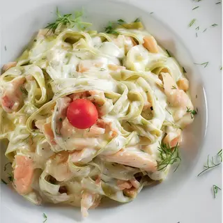 Tagliatelle Verdi Al Salmone Affumicato