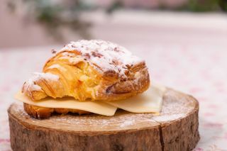 Croissant com Fiambre ou Queijo