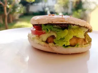 Hambúrguer no Bolo do Caco Natura