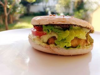 Hambúrguer no Bolo do Caco Natura