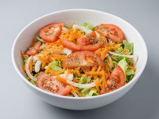 Salada mista ,alface ,tomate e cebola