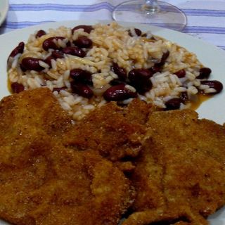 Panados de porco c/ arroz feijão