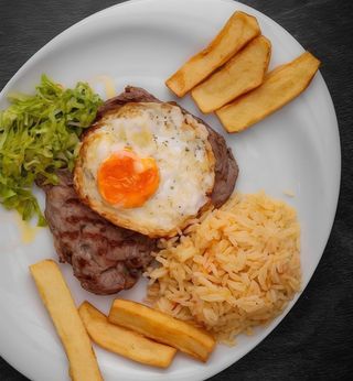 Bifinho de frago com Batata Frita Júnior