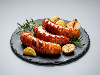 Salsichas Cortadas com Molho de Alho