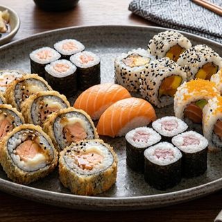 Hot & Sweet Mix Platter – 26 pcs