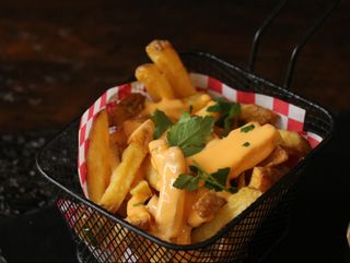 Batata frita com cheddar