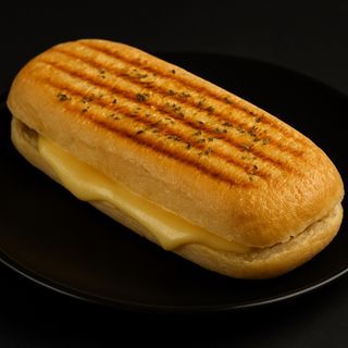 Sandes de queijo mediterrânica