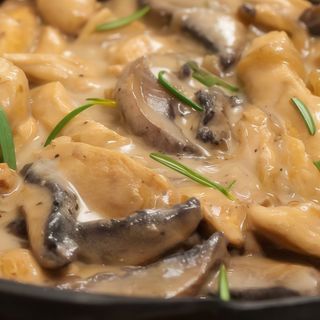 Bifinhos de Frango com Cogumelos e Natas